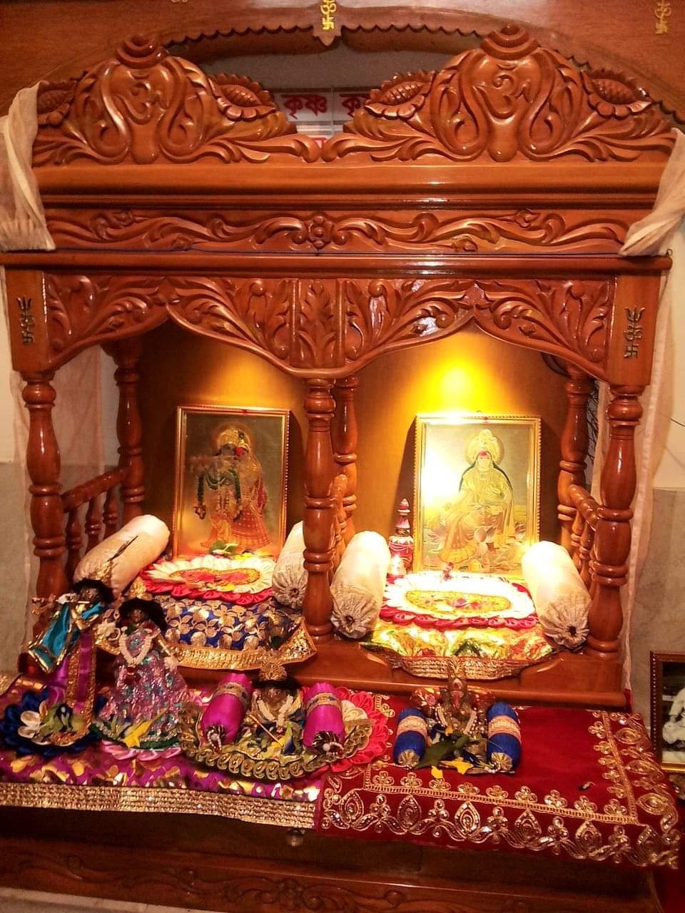 পূজোর সিংহাসন