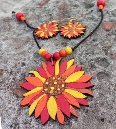 কাঠের গহনা